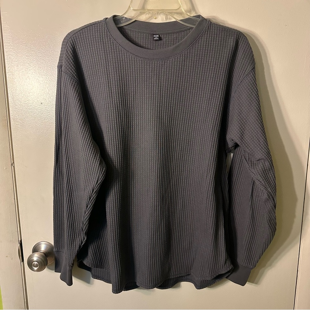 Uniqlo Gray Ribbed Crew Neck Top